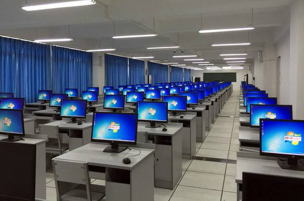 誰適合踏入計算機世界？2025技術開發就業前景深度解析